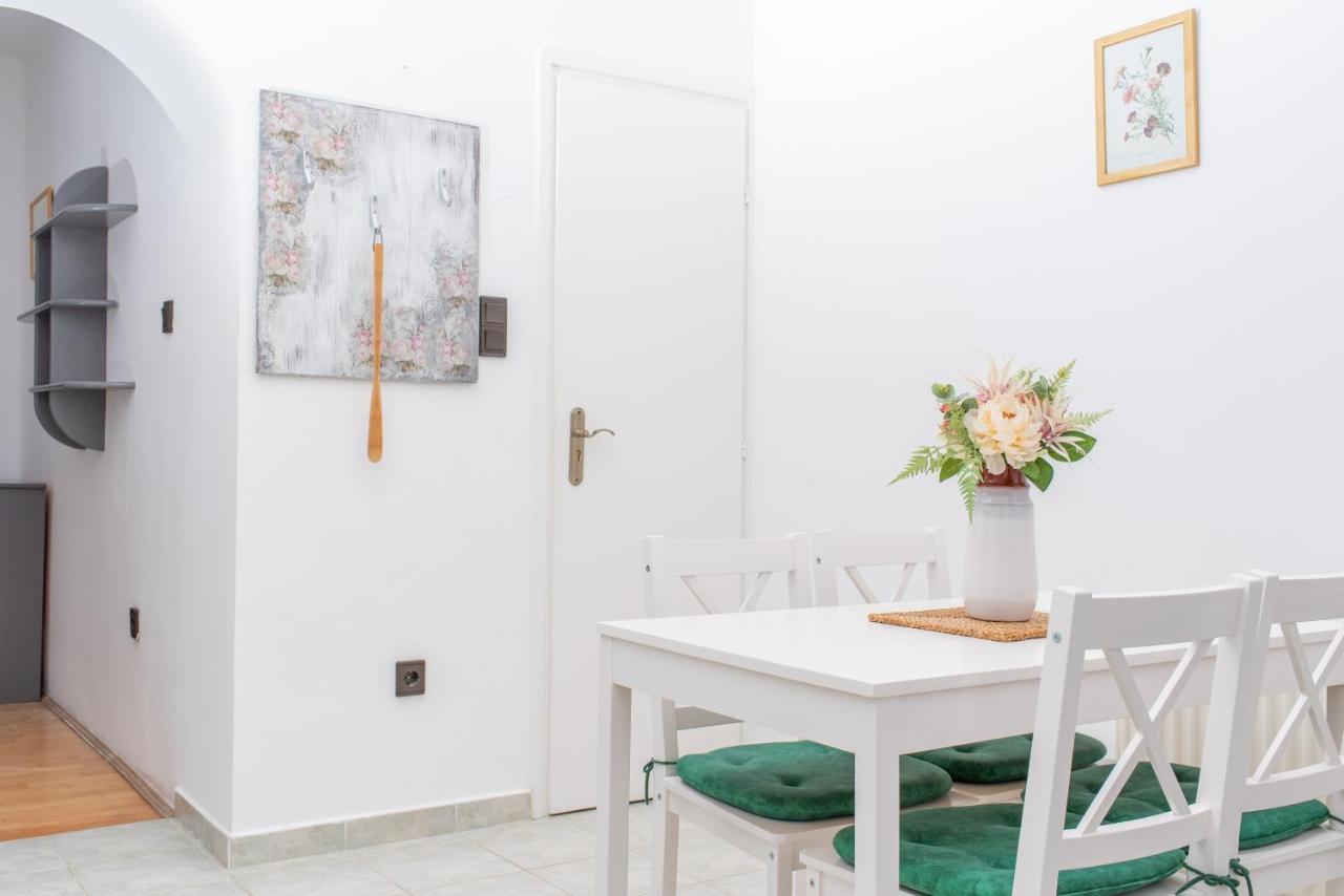Park Apartman Heviz Luaran gambar