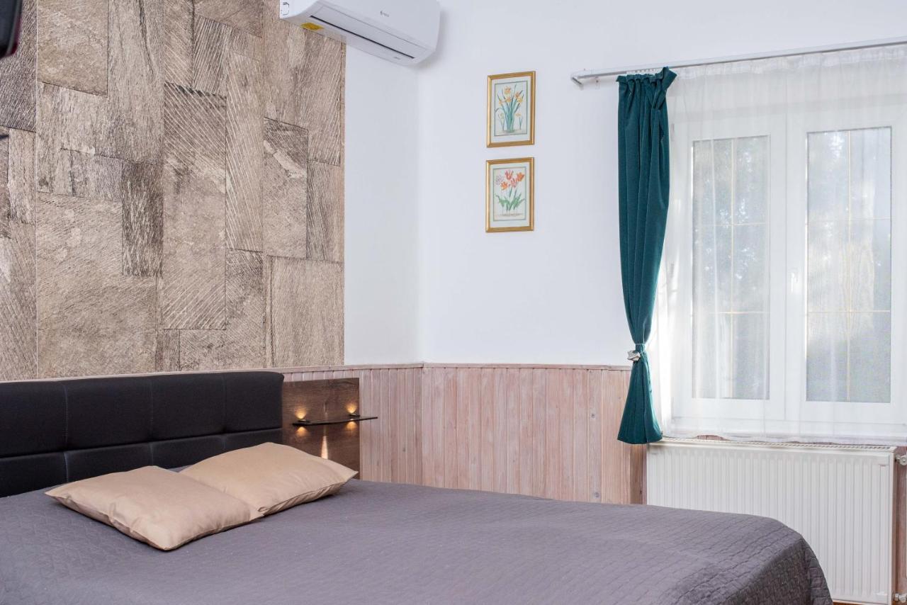 Park Apartman Heviz Luaran gambar