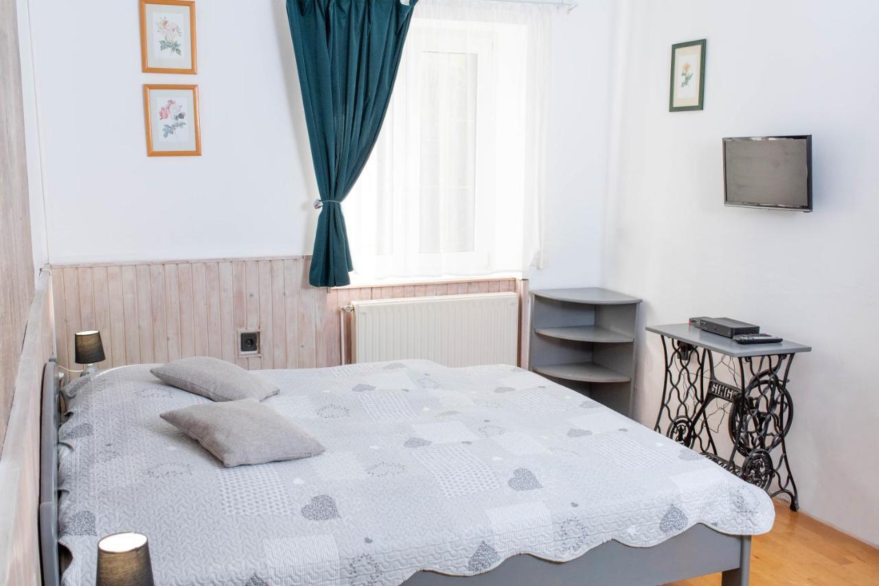 Park Apartman Heviz Luaran gambar