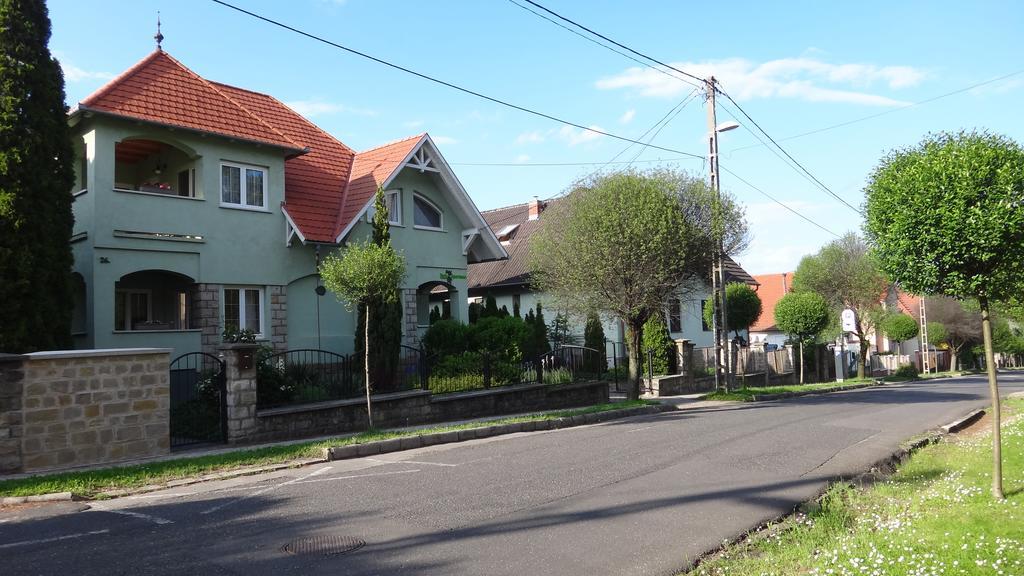 Park Apartman Heviz Luaran gambar